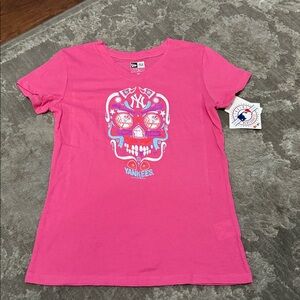 NEW YORK YANKEES New Era Pink Yankees Skull GIRLS Tee. NWT SIZE 10-12 (girls)